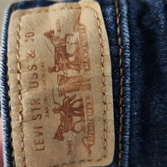 Levi's Jean Shorts - Picture 6 of 7